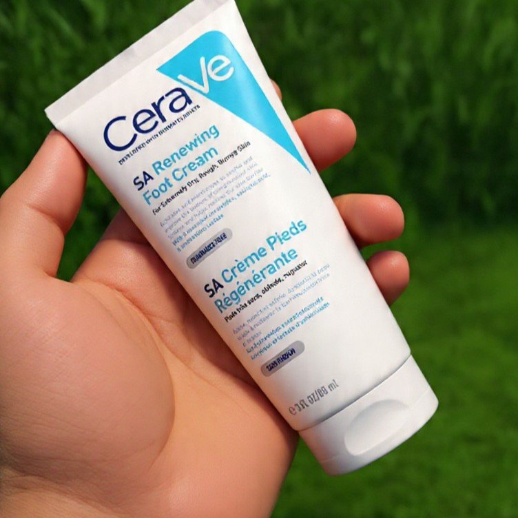 CeraVe SA Renewing Foot Cream | 88ml | For Extremely Dry, Rough, Bumpy Skin | With Salicylic Acid + 3 Ceramides + Hyaluronic Acid | Fragrance Free